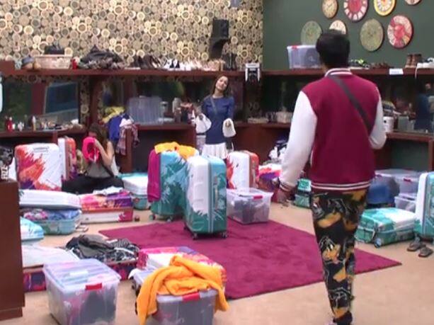 सोमवार को कई रिपोर्ट्स में दावा किया गया है कि विकास गुप्ता हिना खान से हुए झगड़े के बाद घर से भाग गए थे. लेकिन बिग बॉस की टीम उन्हें शो में वापस लाने में कामयाब रही. रिपोर्ट्स में यह भी दावा किया गया कि विकास को इस हरकत के लिए अब काल कोठरी के अंदर रखा जाएगा.