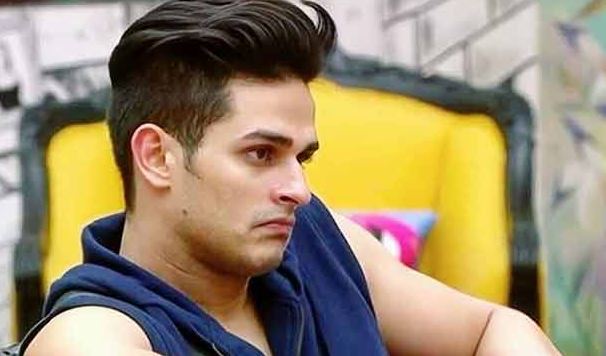 हालांकि, प्रियांक के फैंस के लिए राहत की बात यह है कि प्रियांक की वापसी की उम्मीद अभी खत्म नहीं हुई है. एक दूसरे ट्वीट के मुताबिक प्रियांक अगले हफ्ते घर में वापस आ सकते हैं. वैसे बता दें कि अभी तक यह साफ नहीं हो पाया है कि विकास मुख्य घर में वापस आएंगे या फिर उन्हें नया पड़ोसी बनाकर दूसरे घर में एंटर करवाया जाएगा.