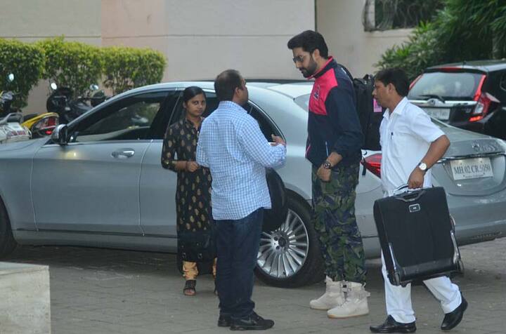 हालांकि उनकी पत्नी जया कहीं नहीं दिखीं.