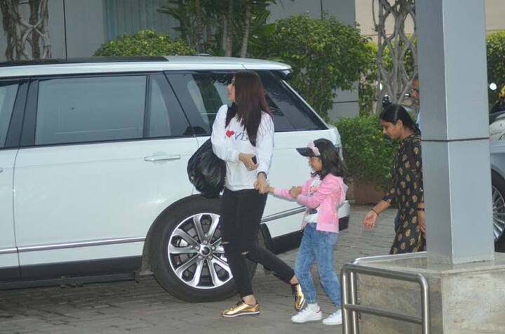 हमेशा की तरह एयरपोर्ट आराध्या शैतानी करती नज़र आईँ.