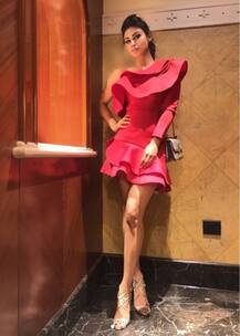 डिजाइनर मनीष मल्होत्रा के डिजाइन किए हुए ड्रेस में नजर आईं टीवी की \'नागिन\' मौनी रॉय