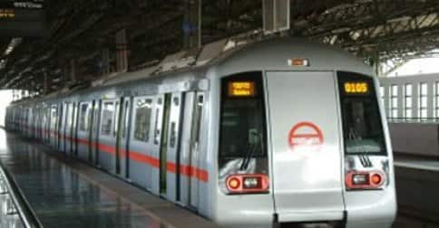 आईसीआईसीआई बैंक के बिजनेस कॉन्ट्रैडेंट नेटवर्क्स (आउटलेट्स) के माध्यम से मेट्रो स्मार्ट कार्ड के टॉपअप (रिचार्ज) की सुविधा शुरू की गई है. इन आउटलेट्स पर कैश का भुगतान करके यात्री अपना स्मार्टकार्ड रिचार्ज करा सकते हैं. 