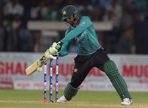 उनसे पहले ये रिकॉर्ड शोएब मलिक के नाम था, जिन्होंने अपने डेब्यू के बाद से टी20 अंतराष्ट्रीय में कुल 40 पारियों में शून्य के स्कोर पर आउट नहीं हुए.