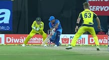 WATCH: T20I के इतिहास में पहली बार विकेटों के आगे चकमा खा गए धोनी