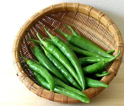 Green Chilli : जाणून घ्या तिखट हिरव्या मिरचीचे आश्चर्यकारक फायदे
