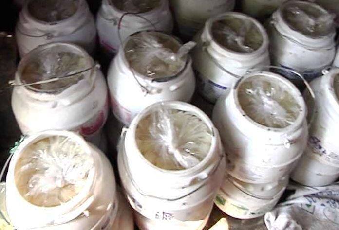 Operation Metha Zaher Fake Mawa Factory Busted In Meerut ABP के ‘ऑपरेशन मीठा ज़हर’ का असर, कई फैक्ट्रियों पर पड़े छापे, लाखों का माल जब्त