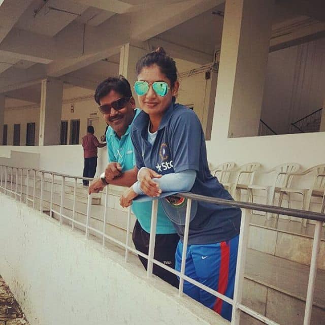 ये योगदान महज़ उनके बल्ले का नहीं बल्कि मिताली को लगातार खेलने के लिए प्रेरित करने के लिए सचिन के शब्दों का भी. सचिन ने एक समय मिताली को बल्ला तोहफे में दिया था और मिताली ने उस बल्ले खूब रन बनाए. 