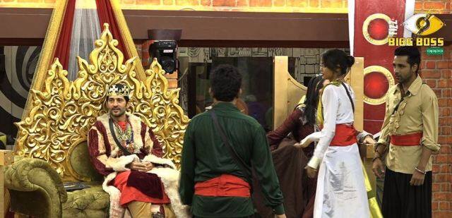 टास्क जीतने के बाद अर्शी की टीम के मेंबर्स पुनीश, ज्योति, विकास, लव, हिना में से किसी एक को कैप्टन बनने का मौका मिलता है. कैप्टन बनने के लिए पहले मुकाबला पुनीश और हिना के बीच होना था, लेकिन बिग बॉस इसमें एक ट्विस्ट ले आते हैं.