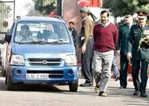 कानून व्यवस्था पर केजरीवाल का तंज - मेरी कार महफूज नहीं तो आम लोगों का क्या