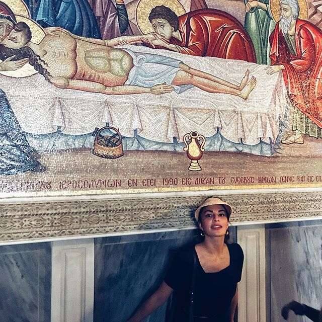 जैकलीन ने दोस्त ने इसी की एक बूमरैंग वीडियो भी पोस्ट की है.     Indian/Israeli band - Black Sabbath - with @samidha_w on lead vocals, @jacquelinef143 and @hairbypriyanka on back up vocals and myself on congo, are available for Weddings and Dandiya events. Please DM @samidha_w for enquiries!! ???????????????? . . . #israel #deadsea #band #insaneinthemembrane #welikeitdirty A post shared by Tarun Mansukhani (@tarun_mansukhani) on Oct 13, 2017 at 12:29am PDT 