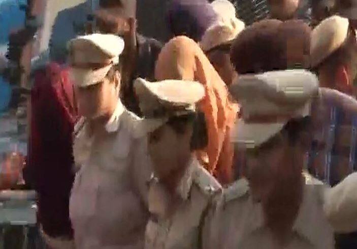 कोर्ट ने हनीप्रीत और सुखदीप कौर को 14 दिनों की न्यायिक हिरासत में भेजा Honey Preet And Sukhdeep To Be Sent To Ambala Jail For Judicial Custody कोर्ट ने हनीप्रीत और सुखदीप कौर को 14 दिनों की न्यायिक हिरासत में भेजा