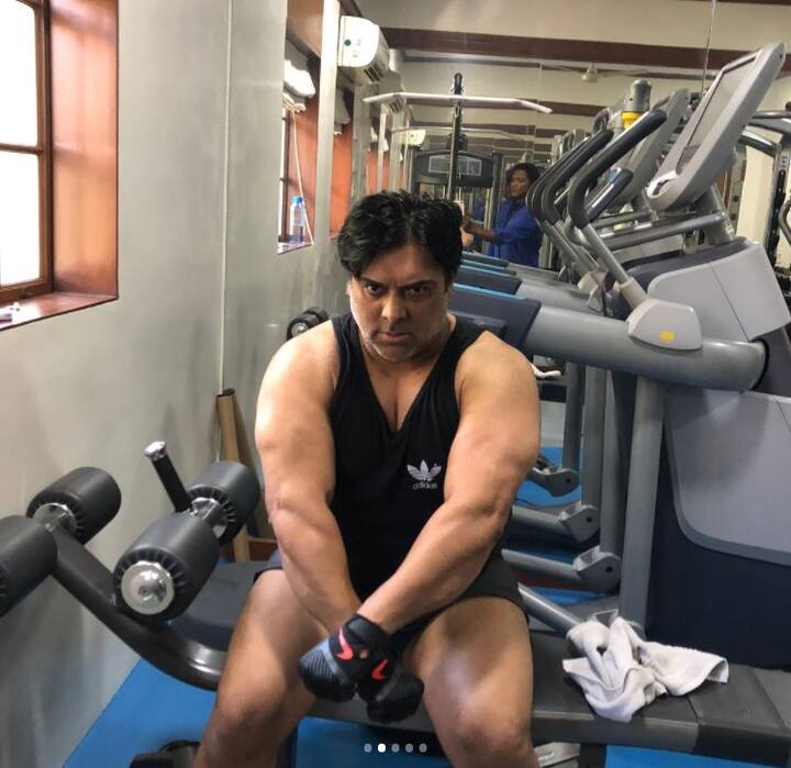 तस्वीरों को देख कर ऐसा लग रहा है कि राम जिम में बहुत मेहनत कर रहे हैं.