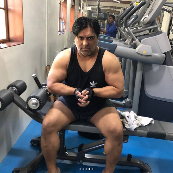 एक्टर ने अपने इंस्टाग्राम अकाउंड इन तस्वीरों को शेयर किया है. इन तस्वीरों को शेयर करते हुए राम ने लिखा ''कार्य प्रगति पर है.''