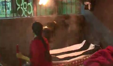 Bigg Boss 11, Day 12: काल कोठरी में सपना चौधरी ने अर्शी खान का किया बुरा हाल Bigg Boss 11, Day 12: काल कोठरी में सपना चौधरी ने अर्शी खान का किया बुरा हाल
