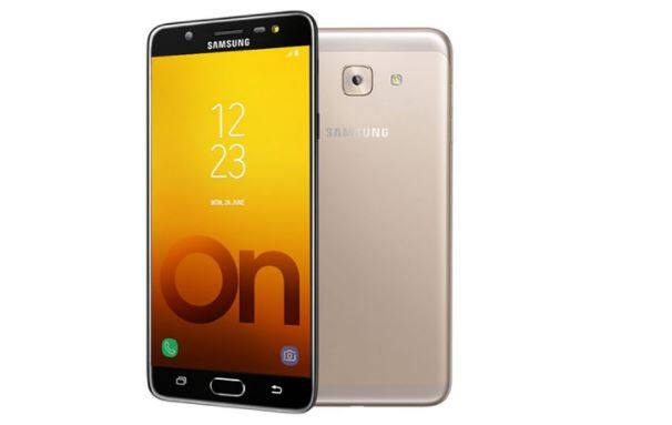 सैमसंग के गैलेक्सी On Max जिसकी कीमत 16,900 रुपये है इस सेल में फ्लैट डिस्काउंट के साथ 15,900 रुपये में उपलब्ध है. इसके अलावा इस पर 3,000 रुपये का एक्सचेंज ऑफर भी दिया जा रहा है. इस तरह आप कुल 4,000 रुपये का डिस्काउंट इस पर पा सकते है.