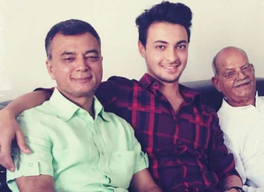 हिमाचल प्रदेश: पंडित सुखराम और उनके बेटे का सियासी सफरनामा Who Is Anil Sharma Know His Father And Him Legacy In Politics To Bollywood हिमाचल प्रदेश: पंडित सुखराम और उनके बेटे का सियासी सफरनामा