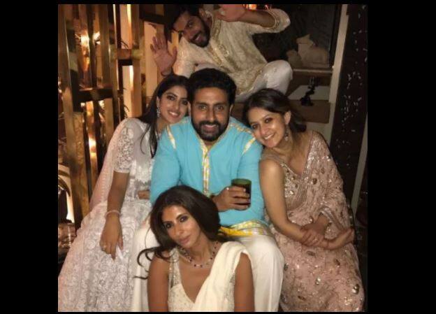  नव्या इस पार्टी में अपनी मां श्वेता और मामा अभिषेक बच्चन के साथ आई थीं.