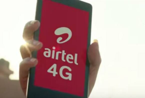 एयरटेल 4G फोन- इस दिवाली के मौके पर टेलीकॉम कंपनी भारती एयरटेल ने कैशबैक ऑफर के साथ 1,399 रुपये की कीमत में स्मार्टफोन लॉन्च किया है. इस स्मार्टफोन को खरीदने वाले यूजर्स को 169 रुपये का रीचार्ज करवाने पर अनलिमिटेड कॉलिंग और 512MB डेटा हर दिन और अनलिमिटेड कॉलिंग मिलेगी.