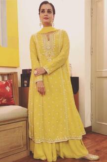 तस्वीरों में - रमेश तौरानी की दिवाली पार्टी में दिखा दिया मिर्जा का ट्रेडिशनल अंदाज़