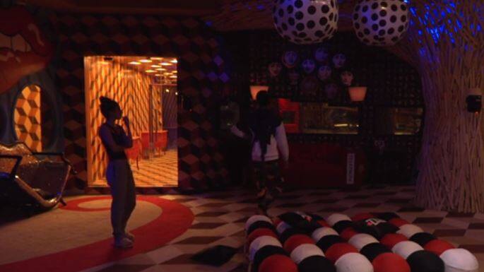 विकास के कैप्टनसी गंवाने के बाद पुनीश को घर का नया कैप्टन बना दिया गया है. इतना ही दावा किया जा रहा है कि विकास को इस हरकत के लिए काल कोठरी में रहने की सजा दी गई है और अब पूरे सीजन में कभी भी कैप्टन नहीं बन सकते.