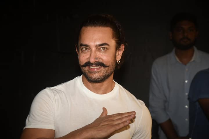 बॉलीवुड के सुपरस्टार आमिर खान और अभिनेत्री जायरा वसीम की अपकमिंग फिल्म ‘सीक्रेट सुपरस्टार’ 19 अक्टूबर को सिनेमाघरों में रिलीज होने वाली है.