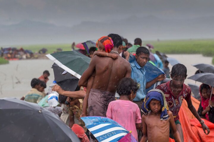 In The Last 48 Hours 10 To 15 Thousand Rohingya Refugees Arrived In Bangladesh जारी है पलायन, अब तक 582000 रोहिंग्या शरणार्थी पहुंचे बांग्लादेश