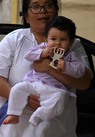 इन तस्वीरों में तैमूर की मासूमियत देखकर कोई भी उनका फैन बन जाएगा.