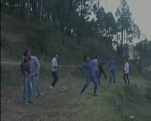 आस्था के नाम पर ये कैसी प्रथा? दीवाली से अगले दिन बरसाते हैं एक-दूसरे पर पत्थर