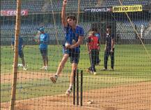 न्यूज़ीलैंड से मैच के पहले अर्जुन तेंदुलकर ने कराई विराट-शिखर को गेंदबाज़ी