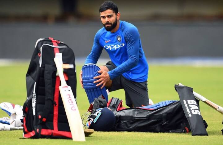 अर्जुन ने पहले बायें हाथ के बल्लेबाज शिखर धवन और फिर कोहली के लिये गेंदबाजी की. उन्होंने अजिंक्य रहाणे और मध्यक्रम के बल्लेबाज केदार जाधव के लिये भी गेंदबाजी की. इस दौरान उन्होंने गेंदबाज़ी की बारीकियां सीखने के लिए भरत अरूण से भी बात की.