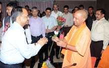 अफसरों के साथ सीएम योगी का दिवाली मिलन समारोह, अयोध्या के सफल आयोजन पर थपथपाई पीठ