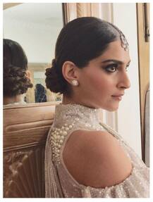 फैशन फ्रीक सोनम कपूर ने इंस्टाग्राम पर शेयर की अपनी ग्लैमरस तस्वीरें