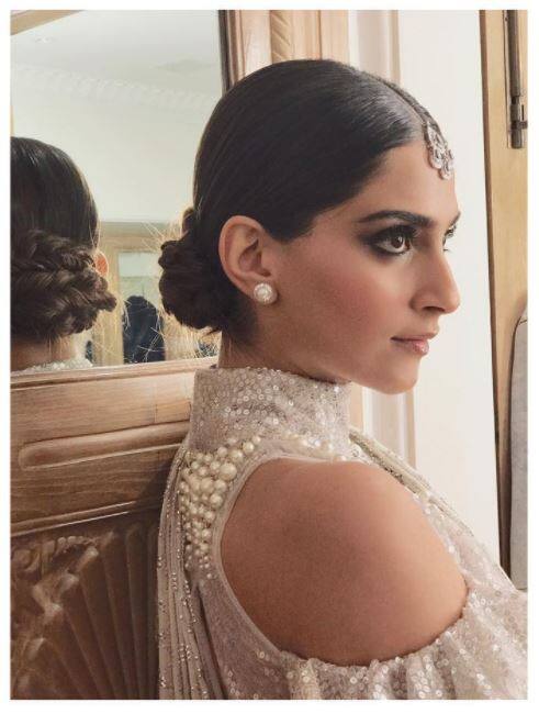 फिल्म 'नीरजा' के लिए नेशनल अवॉर्ड हासिल करने वाली इस अदाकारा ने इंस्टा पर अपनी ये तस्वीरें अपलोड की हैं.