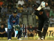 INDvsNZ: नहीं काम आया कप्तान कोहली का शतक, पहले वनडे में न्यूजीलैंड ने भारत को 6 विकेट से हराया