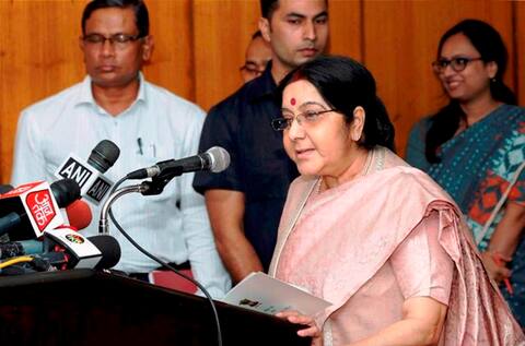 पीएम मोदी ने सू ची को अपनी छवि ‘बर्बाद नहीं करने’ की सलाह दी: सुषमा