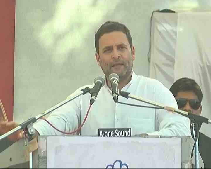 गुजरात: राहुल ने मोदी के खिलाफ खोला मोर्चा, GST को बताया 'गब्बर सिंह टैक्स' Rahul Gandhi Attacks Pm Modi Said Gst Is Gabbar Singh Tax गुजरात: राहुल ने मोदी के खिलाफ खोला मोर्चा, GST को बताया 'गब्बर सिंह टैक्स'