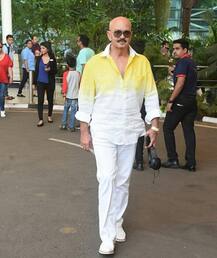 बच्चों संग छुट्टियां मनाकर लौटे ऋतिक रोशन, एक्स वाइफ सुजैन भी आईं साथ नजर