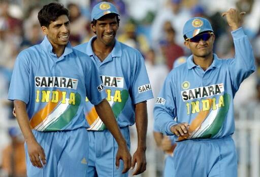 आशीष नेहरा ने साल 1999 में टीम इंडिया के लिए डेब्यू किया, तब से लेकर अब तक वो टीम इंडिया के साथ रहे. हालांकि चोटों की वजह से उनके करियर में कई उतार-चढ़ाव भी देखे गए.