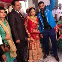 बहन की शादी में बरातियों का स्वागत करते दिखे \'साथ निभाना साथिया\' के \'अहम मोदी\'