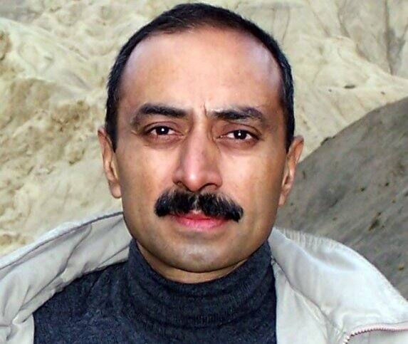 दरअसल इस मैसेज के जरिए संजीव भट्ट कहना चाह रहे हैं कि आखिर क्यों इन दिनों में भारतीय टीम में मुस्लिम खिलाड़ी अचानक से कम हो गए हैं. जबकि पहले ऐसा नहीं था.