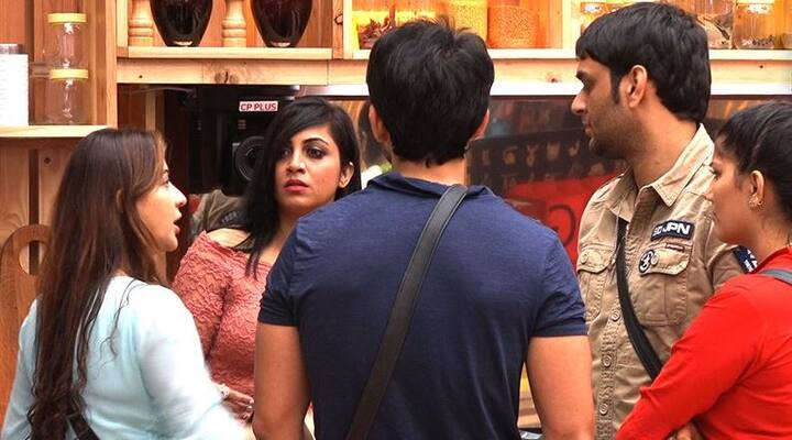 गहना ने बताया है कि अर्शी खान के शाहिद अफरीदी को अपना ब्वॉयफ्रेंड बताने के दावे भी झूठे हैं. गहना ने अर्शी के शाहिद अफरीदी से मिलने के दावे का खारिज करते हुए कहा है, ''अर्शी अफरीदी से मिलना तो दूर आजतक कभी बात भी नहीं कर पाई है.''