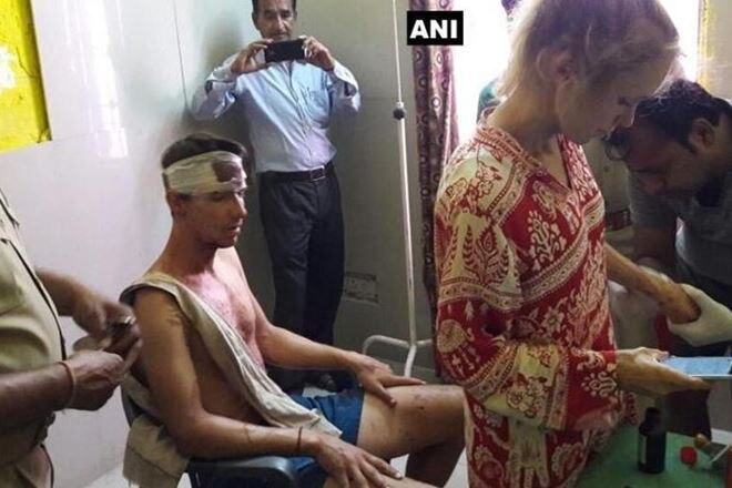 fatehpur sikri- Attack on Swiss Couple near agra, Sushma Swaraj seeks report from UP Govt फतेहपुर सीकरी में स्विस कपल संग मारपीट, सुषमा मदद को आईं आगे