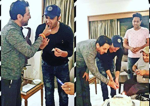 कपिल शर्मा ने 'फिरंगी' के ट्रेलर की कामयाबी का जश्न दोस्तों के साथ मनाया Kapil Sharma कपिल शर्मा ने 'फिरंगी' के ट्रेलर की कामयाबी का जश्न दोस्तों के साथ मनाया