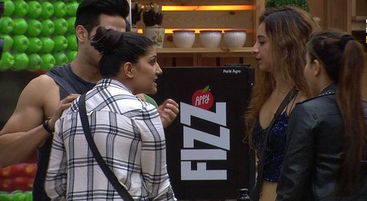 इस गाने में पूजा आकाश और अर्शी की मदद ले सकती थीं. बिग बॉस ने शर्त रखी थी कि पूजा के गाने में सभी घरवालों के बारे में बात की जानी चाहिए. पूजा ने इस गाने में शुरुआत में कहा कि सपना चौधरी को है नींद से प्यार.