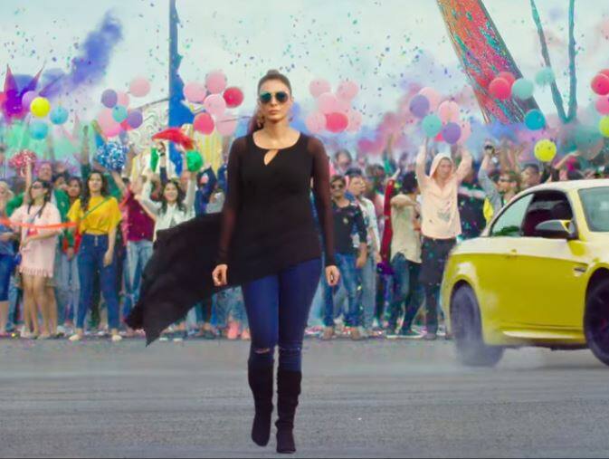 फिल्म ट्रेड एनालिस्ट तरन आदर्श ने ‘गोलमाल अगेन’ को ‘सुपरहिट’ करार दिया है. ‘गोलमाल अगेन’ को फिल्म समीक्षकों ने मिली जुली प्रतिक्रियाएं दी हैं.