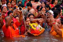 तस्वीरों में - छठ की छठा, उदीयमान सूर्य के अर्घ्य के साथ संपन्न हुआ आस्था का महापर्व