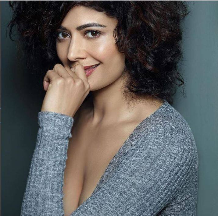 इन दिनों फिट रहने की चाह हर किसी को है फिर चाहे वो बॉलीवुड के कलाकार हों या टीवी के… हर कलाकार अपनी खूबसूरती में निखार लाने और खुद को अलग दिखाने के लिए फिट रहना चाहता है, जिसके लिए वो कुछ न कुछ करता रहता है.