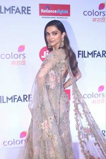 मराठी फिल्मफेयर अवॉर्ड्स में शामिल हुईं दीपिका पादुकोण और माधुरी दीक्षित, देखें तस्वीरें