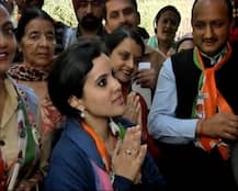 हिमाचल प्रदेश: छोटे भाई को चुनाव जिताने के लिए मैदान में सीएम वीरभद्र की बेटी