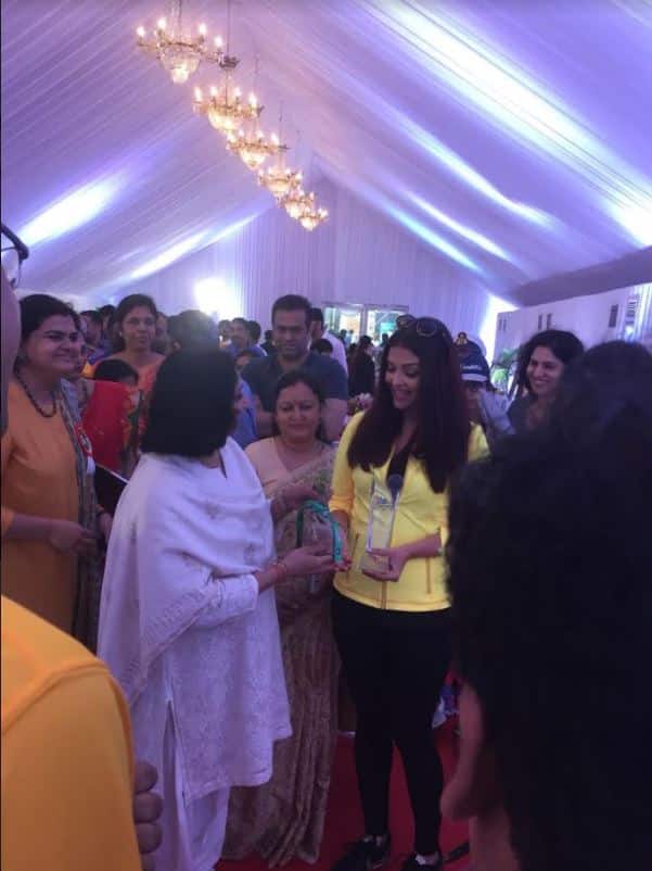 ऐश्वर्या भले ही फिल्मों से दूर हैं लेकिन वो फैशन फेस्टिवल में हमेशा नजर आती हैं. इस बार कांस में भी ऐश्वर्या ने बेहिसाब वाहवाही लूटी थी.